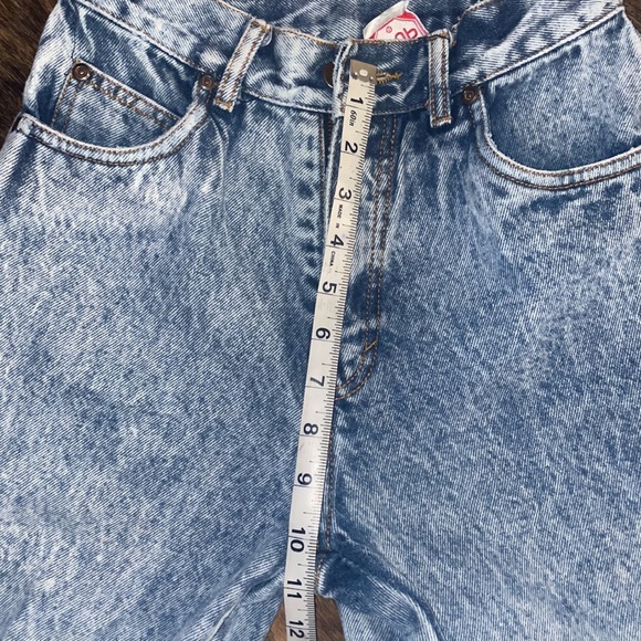 Vintage washed high waisted jeans. - Picture 6 of 9